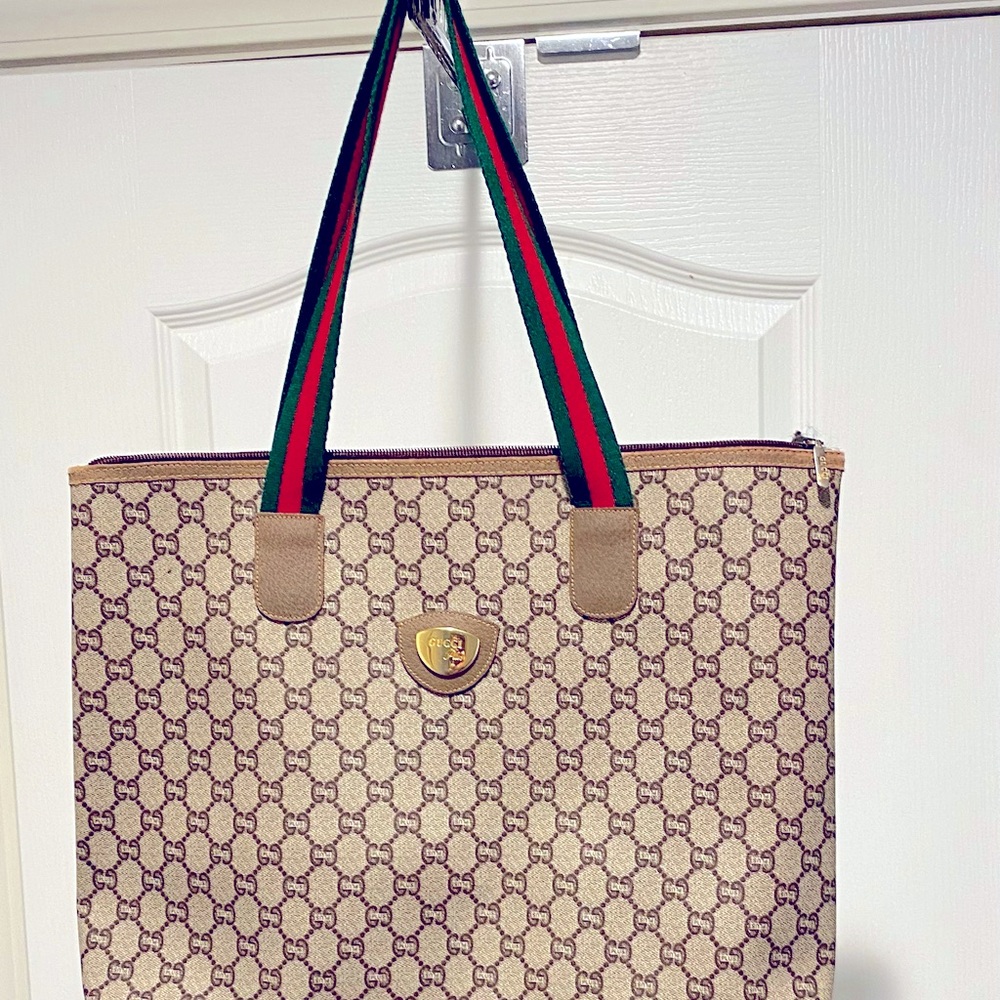Authentic Vintage Gucci tote in immaculate condition. I’m